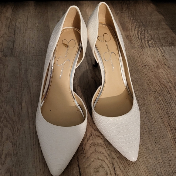 Elegant White Stilettos - Picture 2 of 9